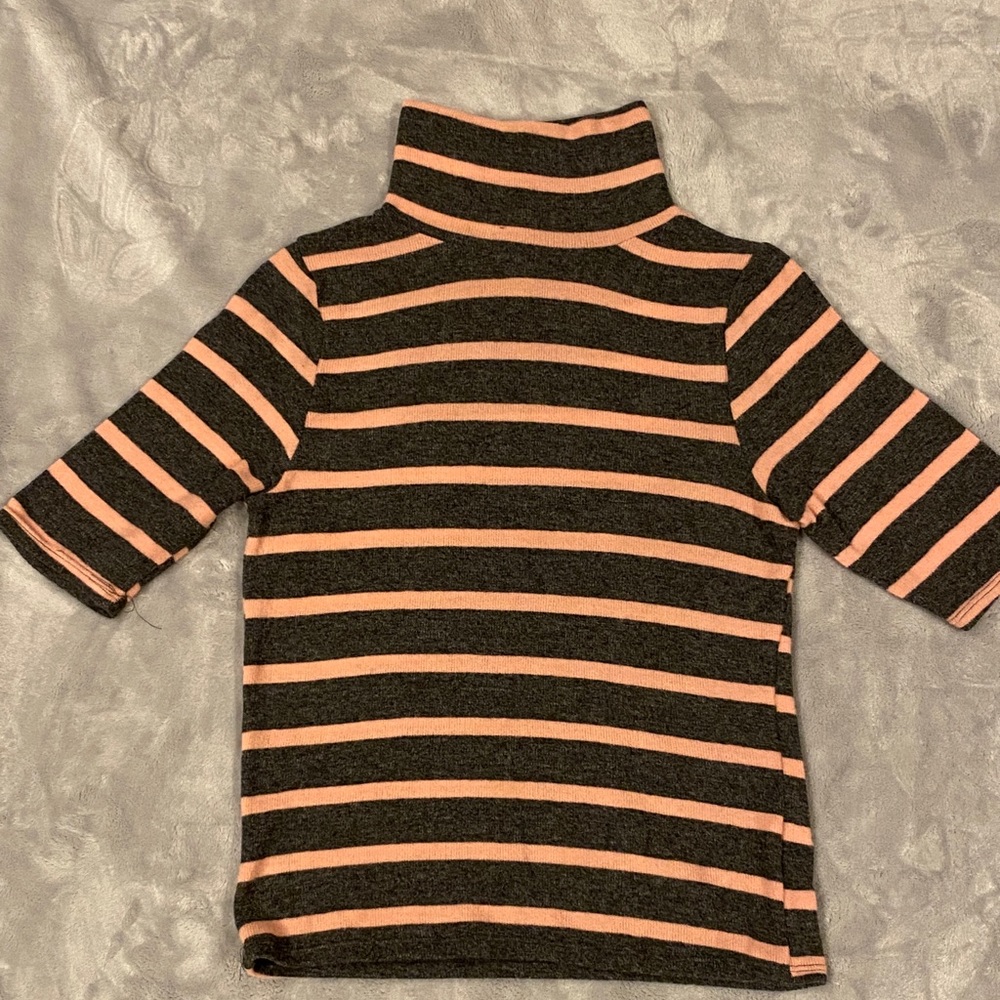 Short sleeve turtle neck sweater